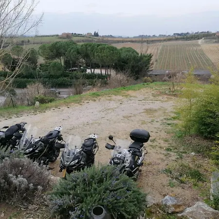 Le Castellacce بيت ضيافة *