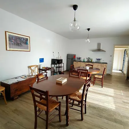 بيت ضيافة Le Castellacce *